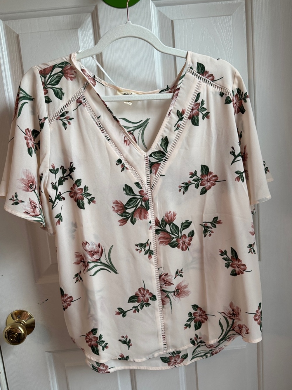 Flutter sleeve top